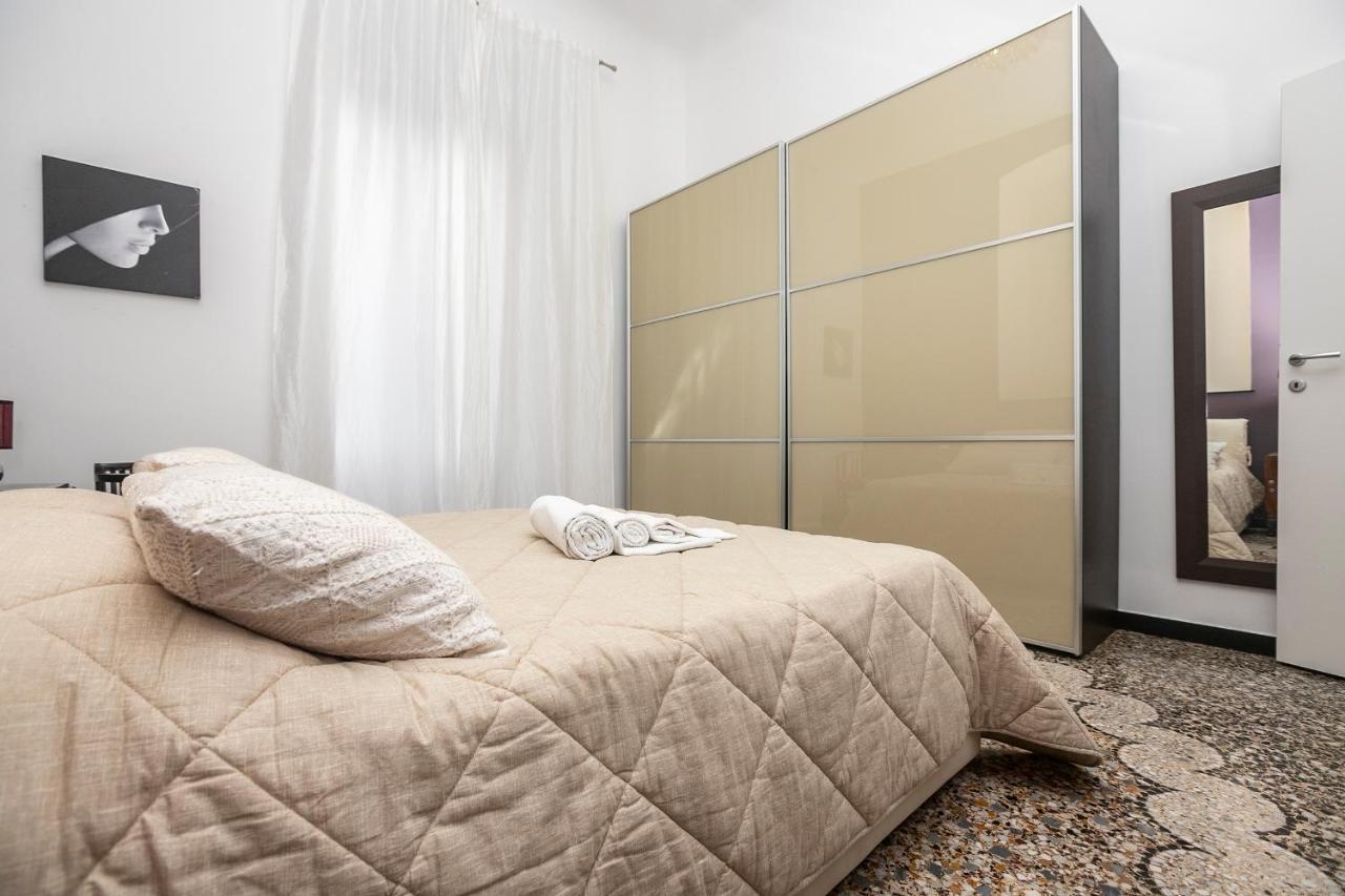 Homes In Genoa - Gold And Silver Buitenkant foto